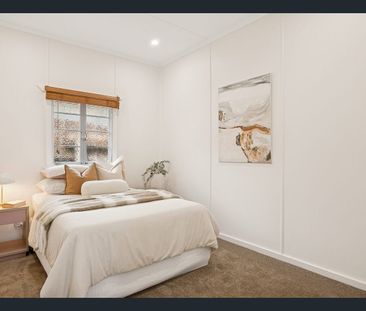 Beautifully Refreshed Family Home in Sought-After Hawthorne - Photo 5