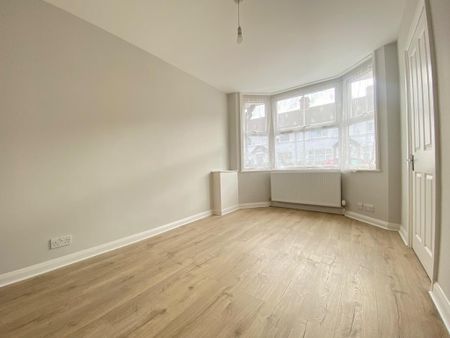 3 bedroom semi-detached house to rent - Photo 2