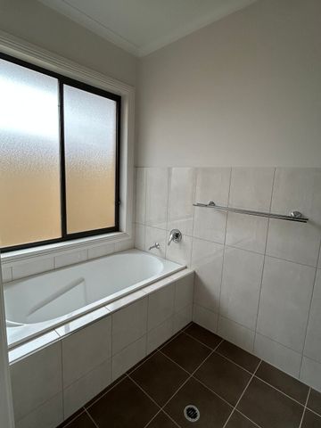 Loxton - Photo 2