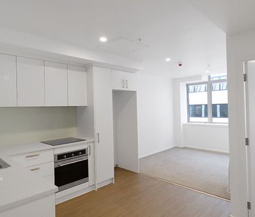 SPACIOUS TWO BEDROOM APARTMENT - CENTRAL CITY - Photo 1