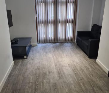 4 bedroom flat to rent - Photo 6