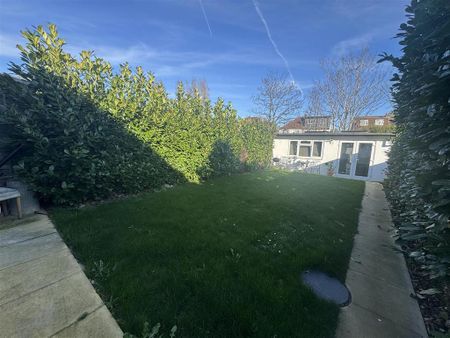 1 bedroom in a house share to rent - Photo 5