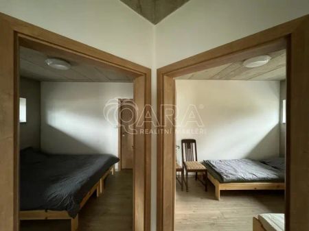 Pronájem bytu v exkluzivní nemovitosti u jezera Hamr + 2 zastřešená parkovací stání - Photo 3