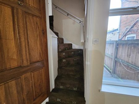 3 bedroom terraced house to rent - Photo 2