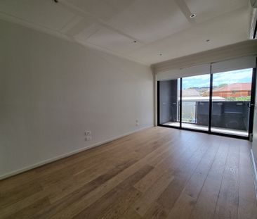 Stunning Townhouse - in the Heart of Clayton Close to Station - Photo 1