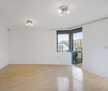 Lanacre Avenue, London, NW9 - Photo 2