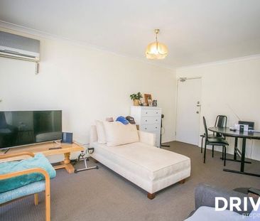 OVER 40'S COMPLEX - Photo 3