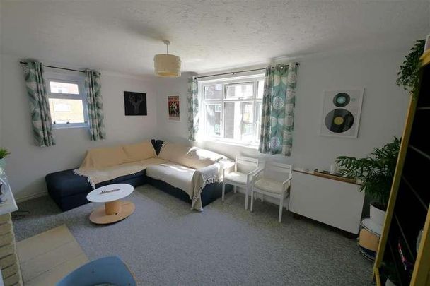 Rock Close,southwick, BN42 - Photo 1