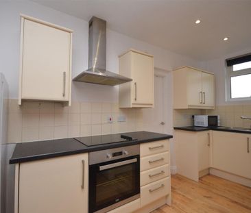 1 bedroom flat - Photo 2