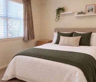 Sunny, Spacious & Relaxed Living in Raumati South - Photo 3