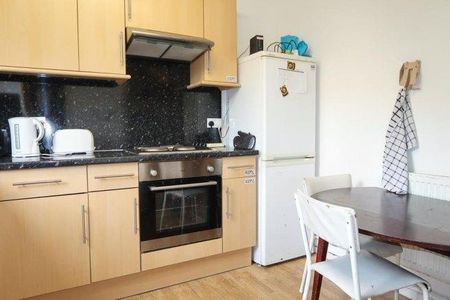 1 bedroom in a house share to rent - Photo 4