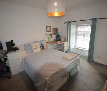 2 bedroom end of terrace house to rent - Photo 4