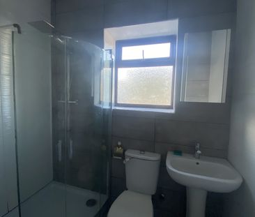 THREE BEDROOM TERRACED PROPERTY - Photo 6