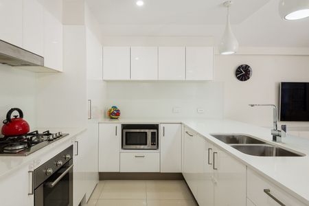 2/49 Hawthorne Road, Hawthorne QLD 4171 - Townhouse For Rent | Domain - Photo 2