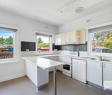 Ideal for Students or Families - In the heart of Sandy Bay! - Photo 6