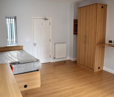 5 bedroom townhouse to rent - Photo 3