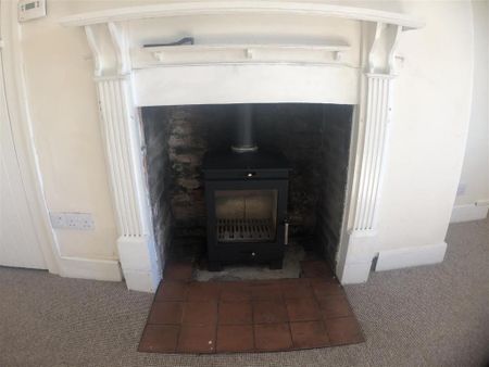 4 bedroom detached house to rent - Photo 2