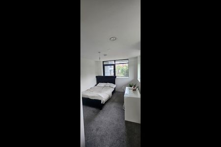 2 Bed Semi-Detached House, Furness Quay, M50 - Photo 5