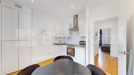 Refurbished Refurbished One Bedroom Flat in Elegant Period Conversion - Photo 2