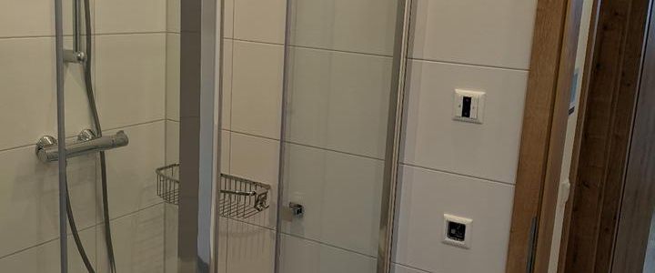 Exklusive 3-Zimmer-DG-Wohn. Kernsaniert, Smart Home & Wallbox - Photo 1