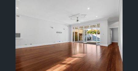 Charming Inglewood Classic - Photo 4