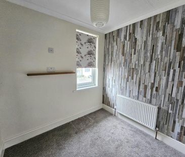 3 bedroom end of terrace house to rent - Photo 3