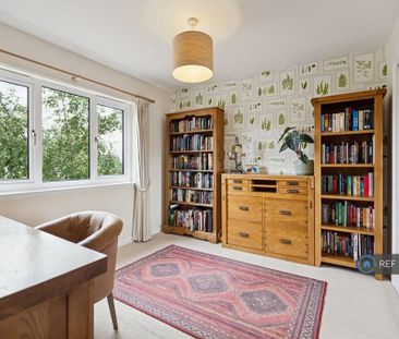 4 bedroom detached house to rent - Photo 2