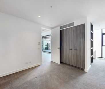 Spacious Three Bedroom Apartment - Victoria & Vine Residences - Photo 6