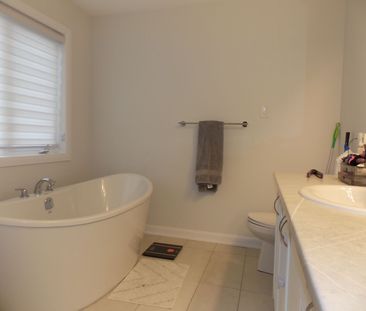 For Lease - 110 Lynn Coulter Street, Barrhaven, Ontario - Photo 4