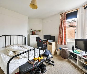3 bedroom flat to rent - Photo 2