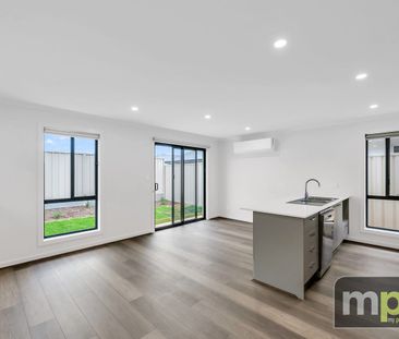 New Modern Build! - Photo 4
