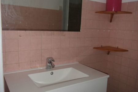 Appartement de type 1 à Marseille 13005 quartier La timone. - Photo 2