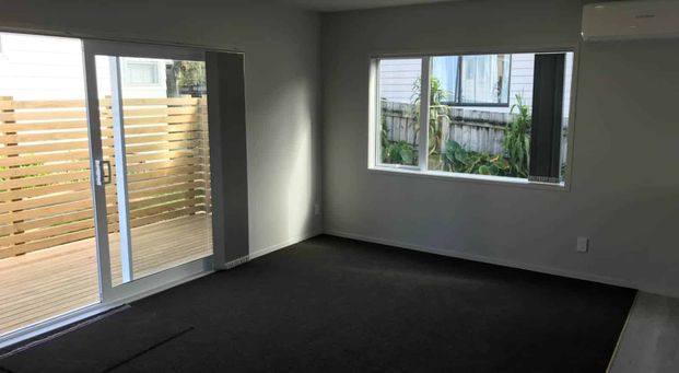 Water & Lawns included in the rent! - Photo 1