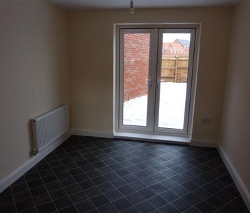 3 bedroom semi-detached house to rent - Photo 6