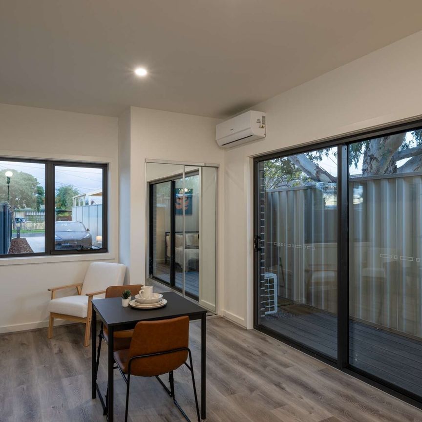 Laverton - Photo 1