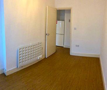 Woodcote Road, Wallington, SM6 - Photo 6