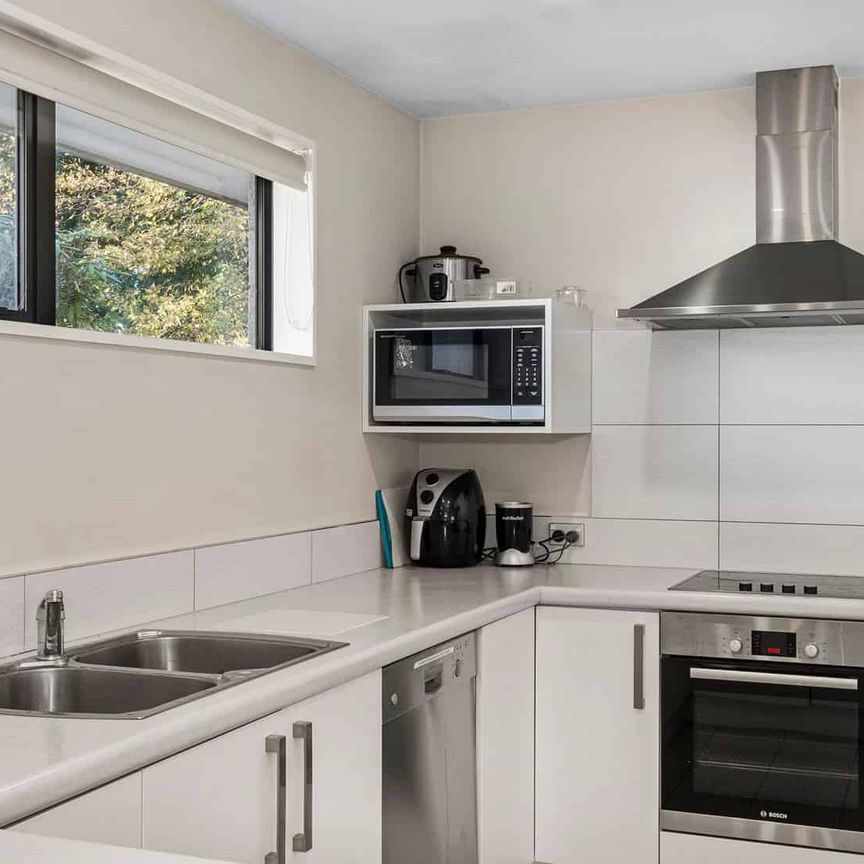 Close to the University - Photo 1