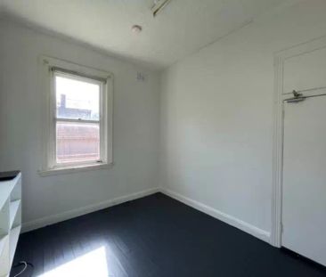 Studio with 1 bedroom & 1 bathroom - Photo 5