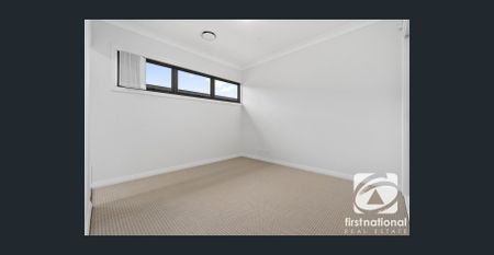 Stylish 3-Bedroom Townhouse – Oran Park - Photo 5