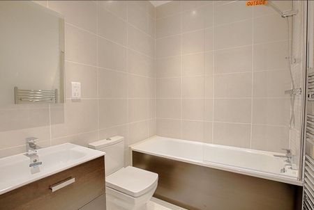 Available unfurnished now - Photo 4