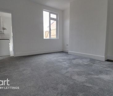 3 bedroom end of terrace house to rent - Photo 4