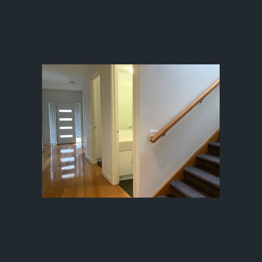 4BR 2 LIVING FAMILY HOME IN PRIME LOCALE! - Photo 1