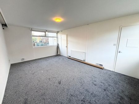 Chepstow Avenue, Manchester, M33 - Photo 3