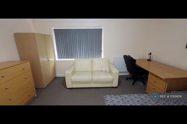3 bedroom flat to rent - Photo 1