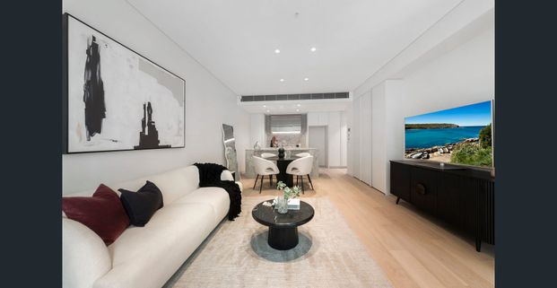 Deluxe New Courtyard Retreat of Light and Style - Photo 1