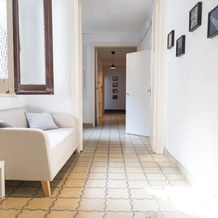 Room in shared apartment in Barcelona - Photo 1