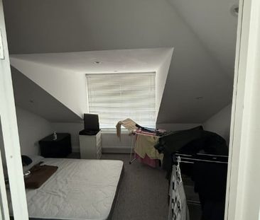 3 Bed Semi-Detached House, Norbury Avenue, CR7 - Photo 3