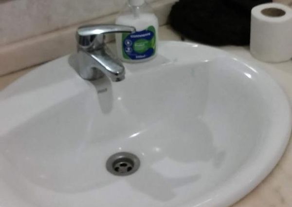 Arrendo quarto junto ao hospital Sao Joao
