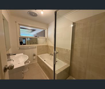 15 Marshall Court, Hampton Park, Vic 3976 - Photo 4