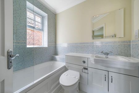 4 bedroom detached house to rent - Photo 3